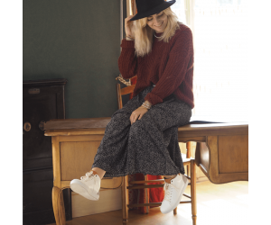 Kauri, Sneakers françaises iconiques par Sessile - Sur un modèle féminin
